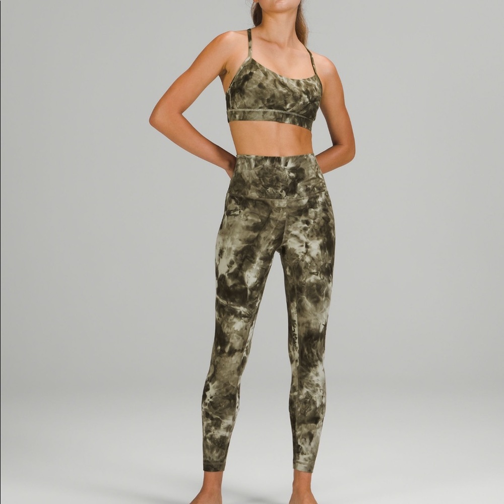 Lululemon HR align pant 25” w/ pockets in diamond dye light sage green med olive